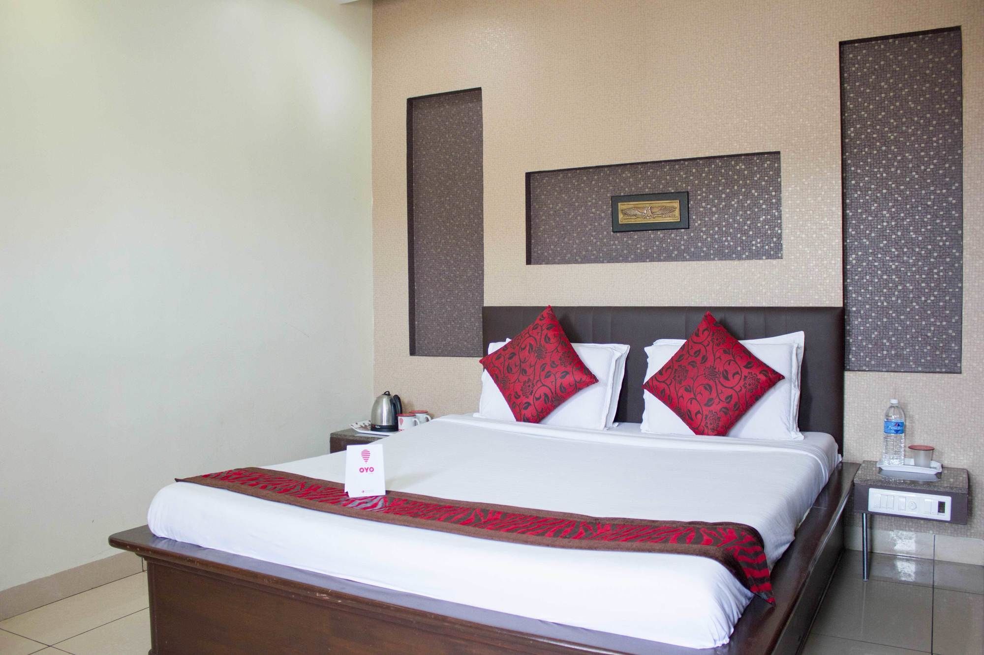 Hotel Oyo 4895 Abi Krishna Pondicherry Esterno foto