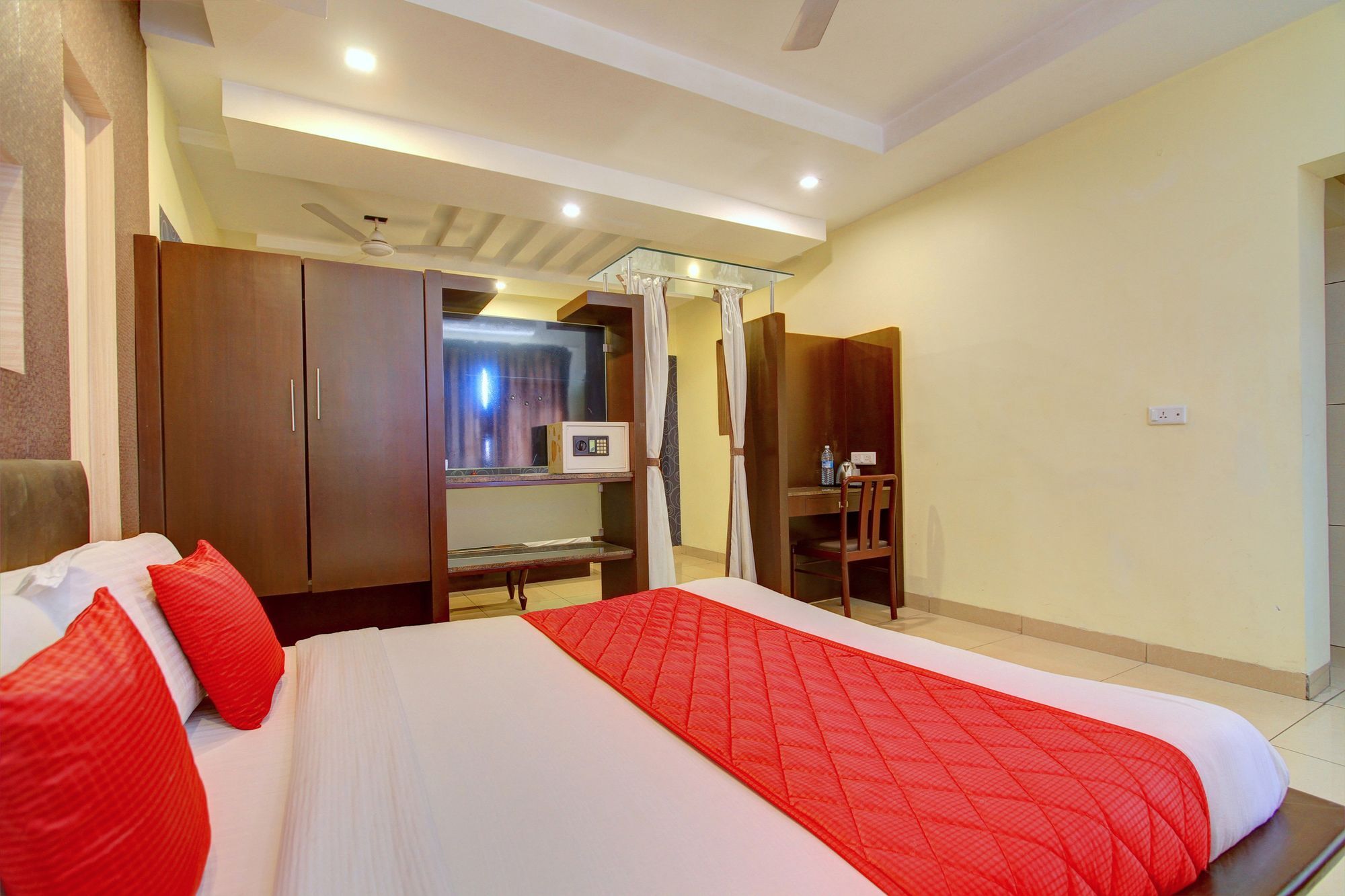 Hotel Oyo 4895 Abi Krishna Pondicherry Esterno foto