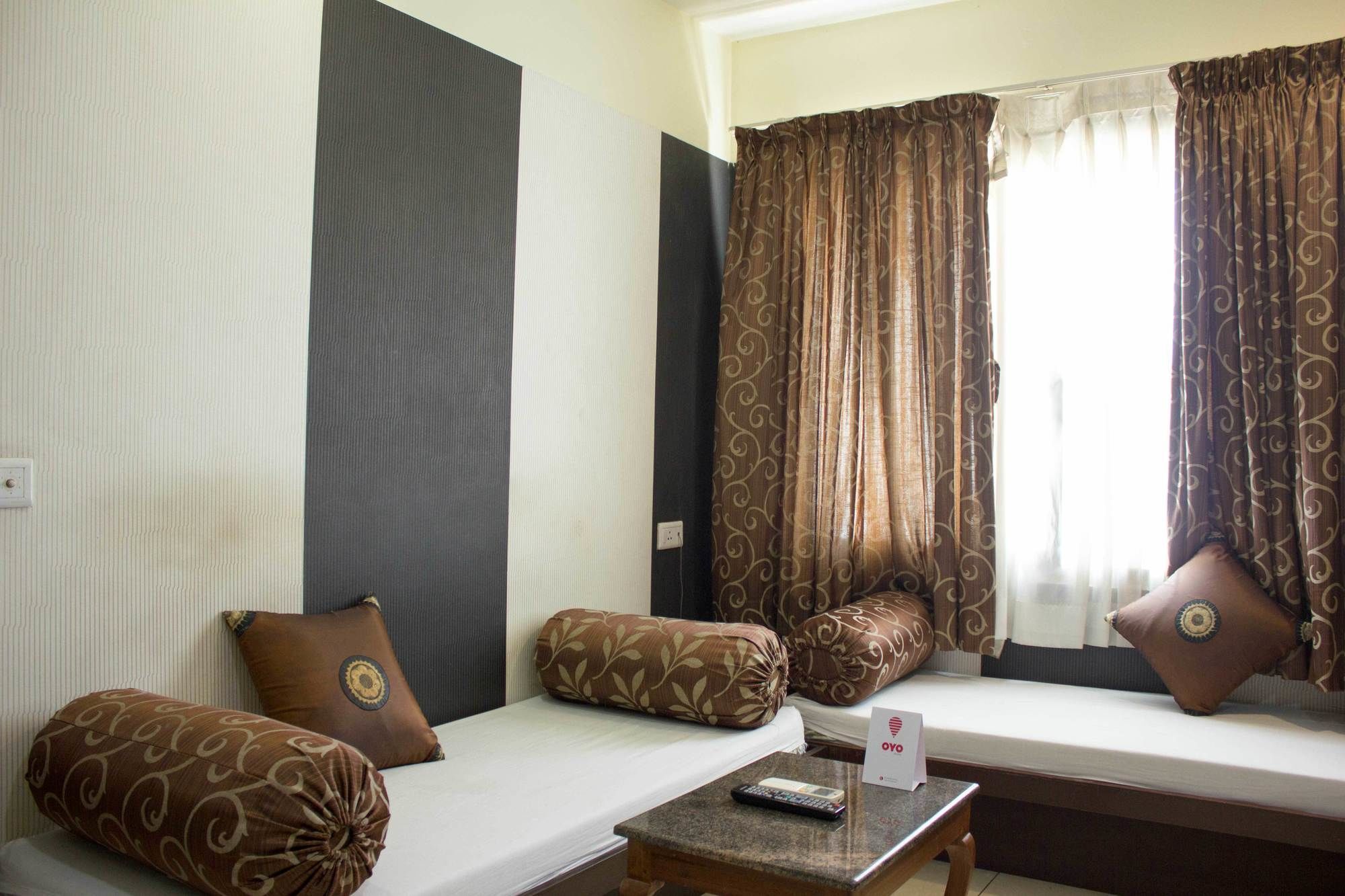 Hotel Oyo 4895 Abi Krishna Pondicherry Esterno foto