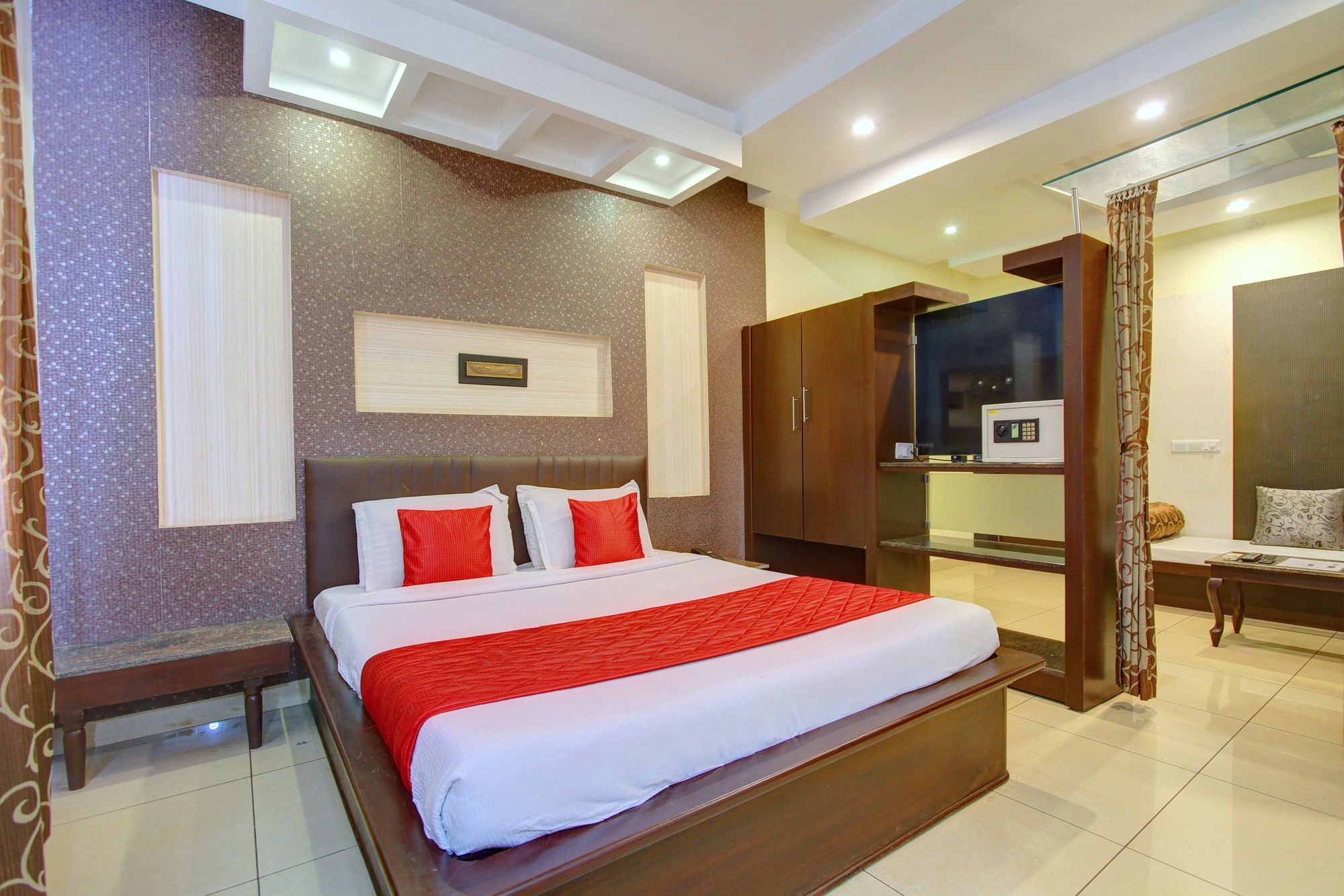 Hotel Oyo 4895 Abi Krishna Pondicherry Esterno foto