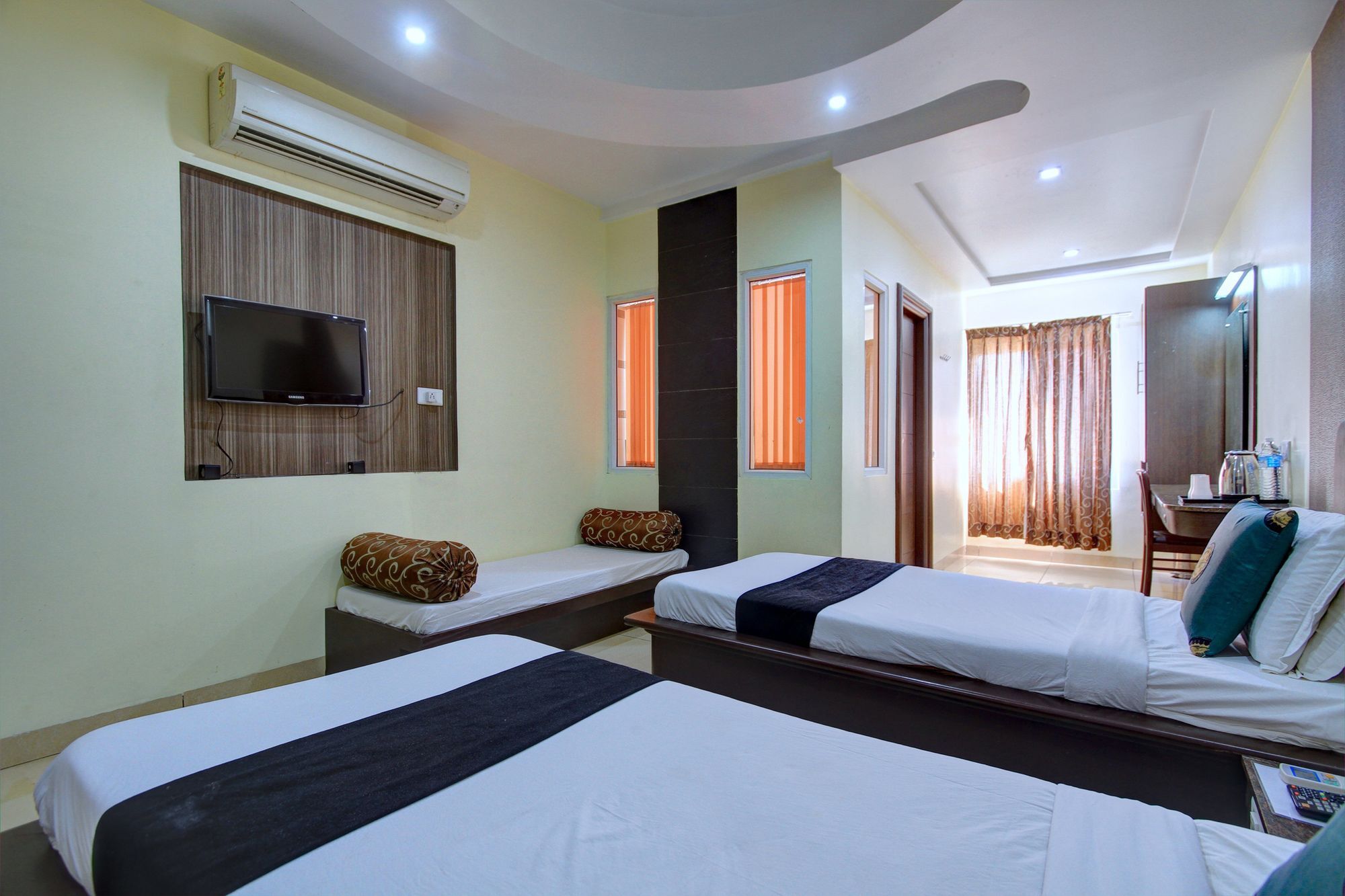 Hotel Oyo 4895 Abi Krishna Pondicherry Esterno foto