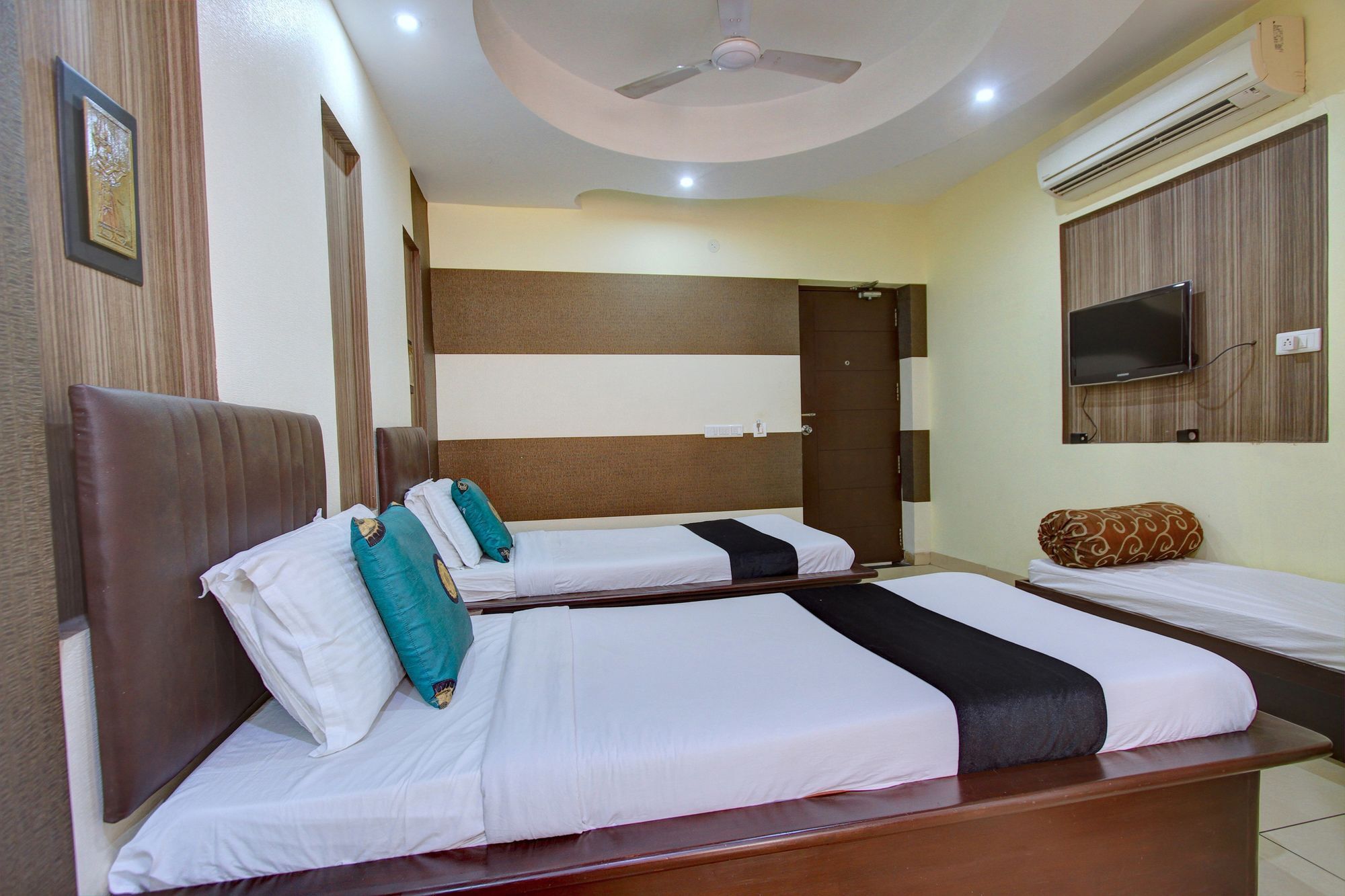 Hotel Oyo 4895 Abi Krishna Pondicherry Esterno foto